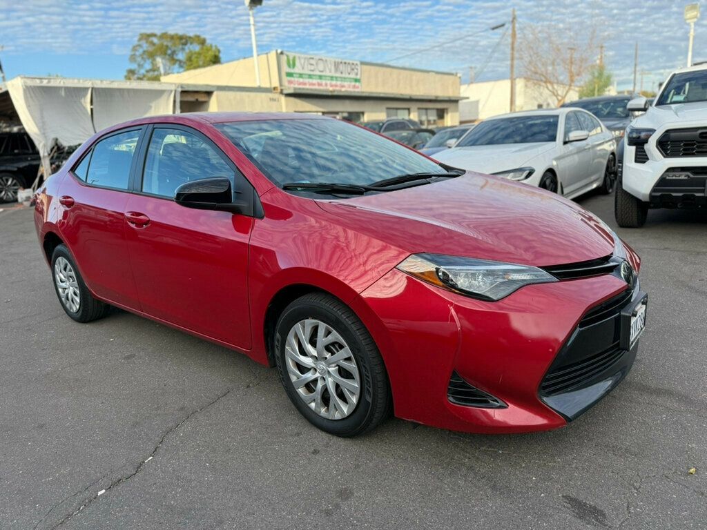 2018 Toyota Corolla LE photo 3