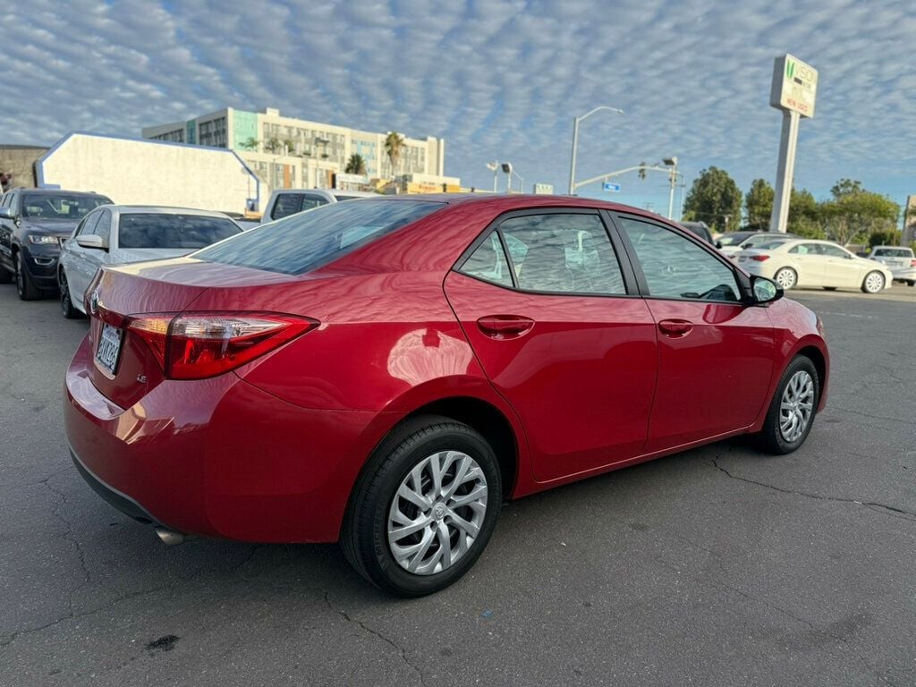 2018 Toyota Corolla LE photo 4