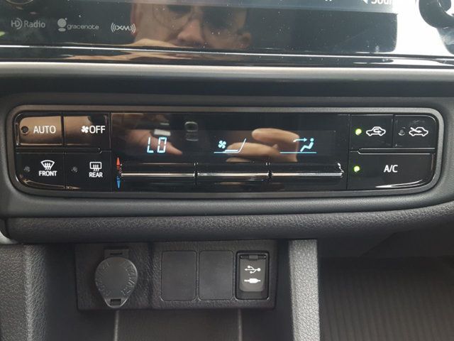 2018 Toyota Corolla LE Premium w/Moonroof - 17843902 - 23