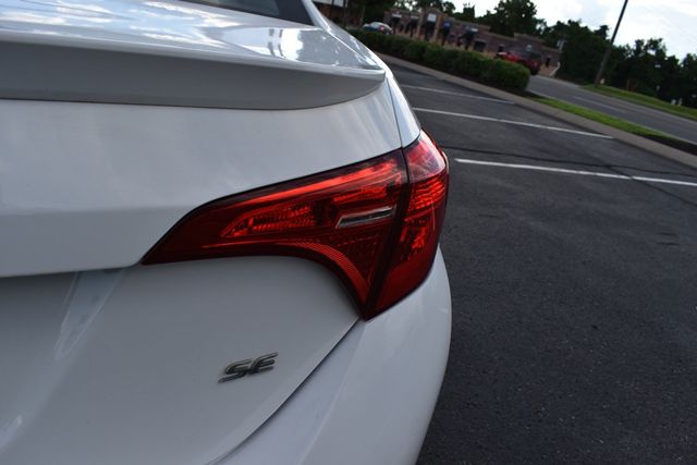 2018 Toyota Corolla SE CVT - 23043945 - 39