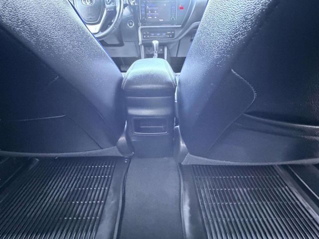 2018 Toyota Corolla SE CVT - 23045960 - 22