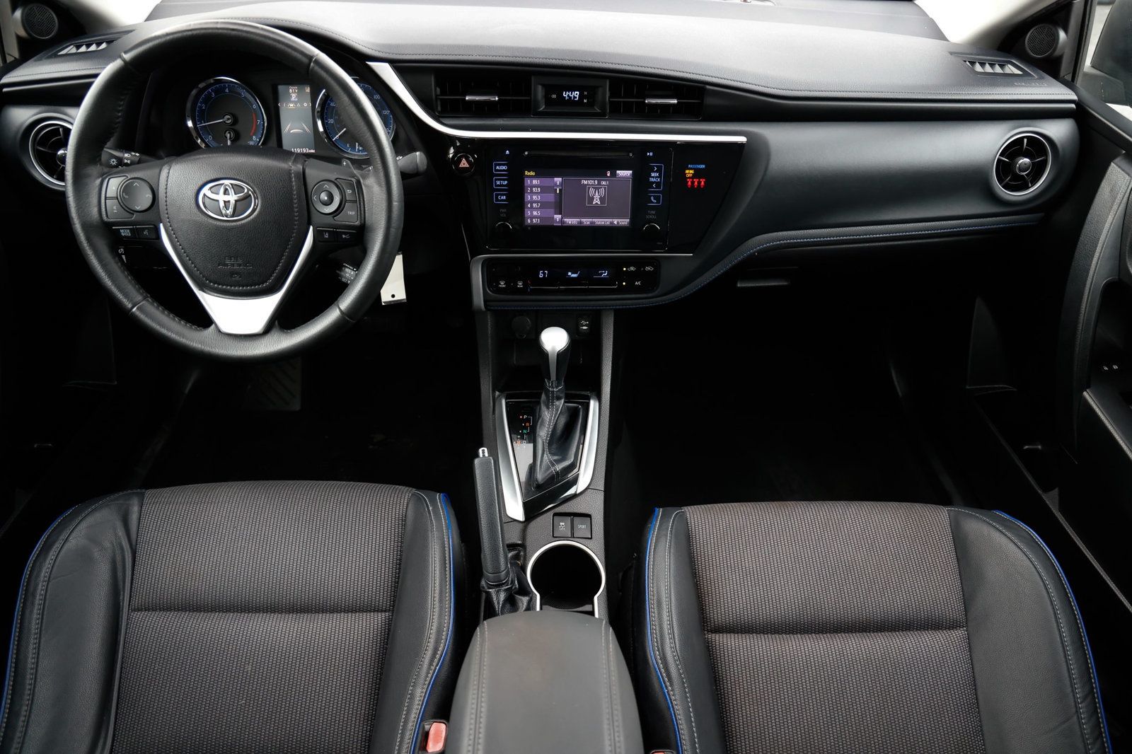 2018 Toyota Corolla L photo 2