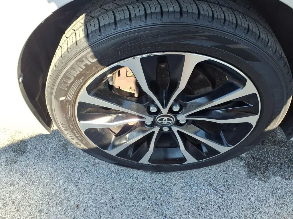 2018 Toyota Corolla SE Sedan 4D - 22989147 - 5