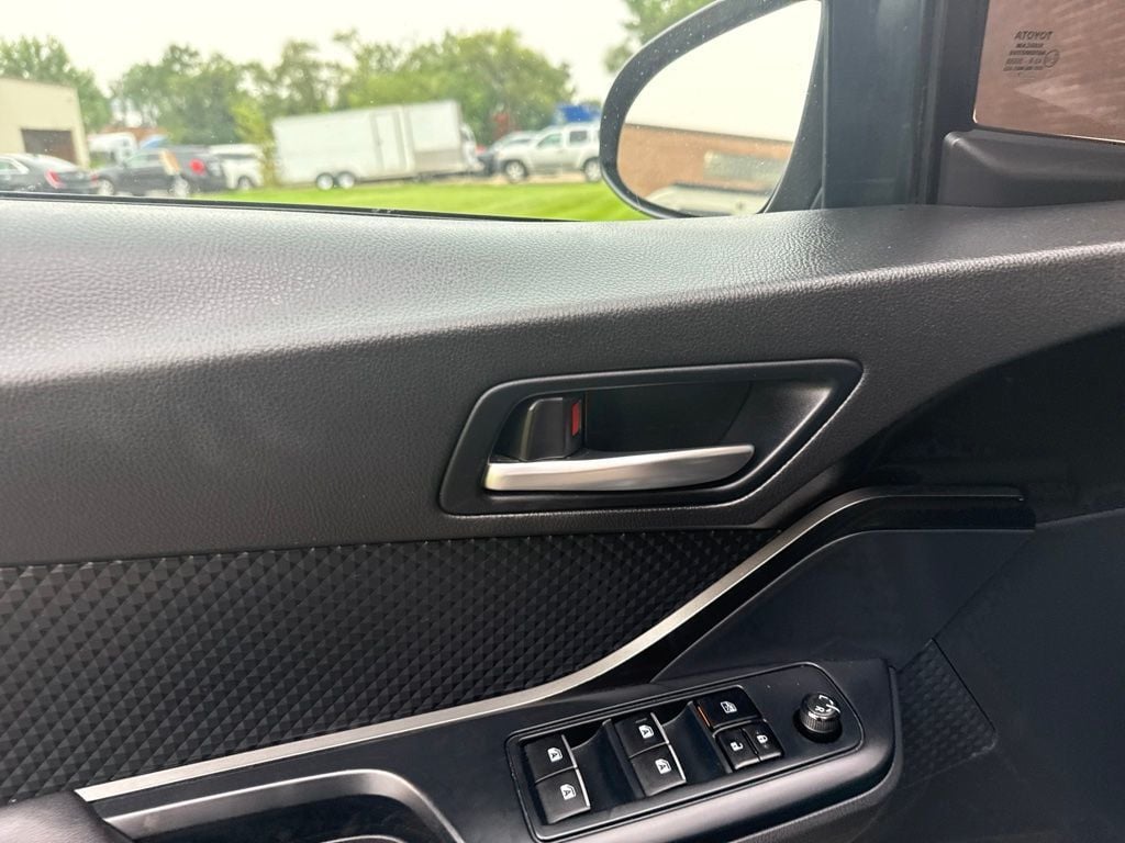 2018 Toyota C-HR XLE FWD - 23066840 - 12