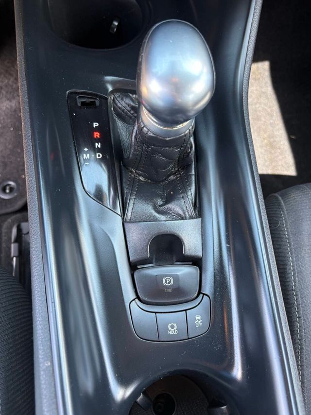 2018 Toyota C-HR XLE FWD - 23037664 - 11