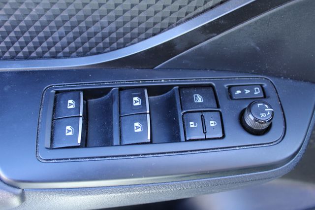 2018 Toyota C-HR XLE FWD - 22997959 - 25