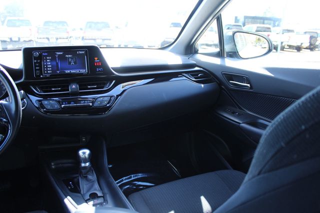 2018 Toyota C-HR XLE FWD - 22997959 - 34