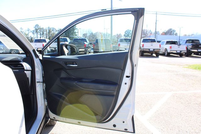 2018 Toyota C-HR XLE FWD - 22997959 - 36