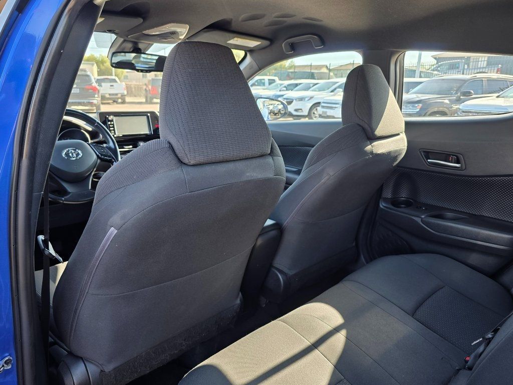 2018 Toyota C-HR XLE FWD - 22938381 - 19