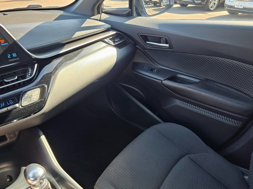 2018 Toyota C-HR XLE FWD - 22938381 - 34