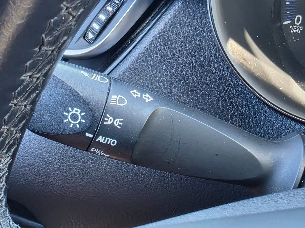 2018 Toyota C-HR XLE FWD - 22938381 - 36