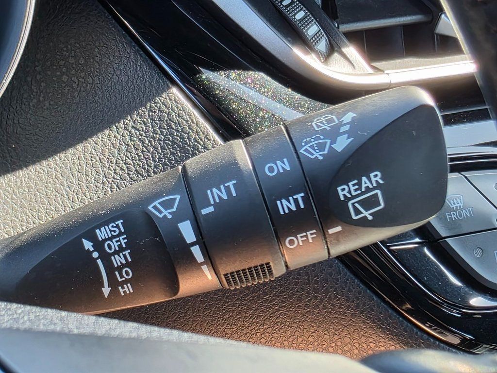 2018 Toyota C-HR XLE FWD - 22938381 - 37