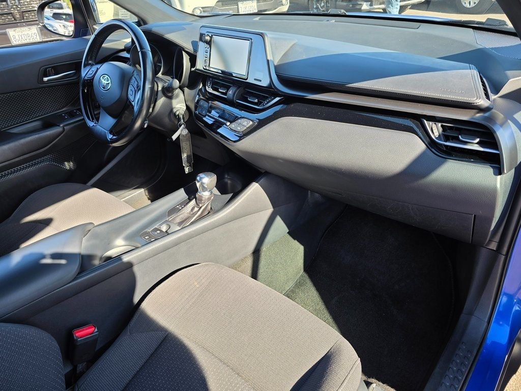 2018 Toyota C-HR XLE FWD - 22938381 - 8