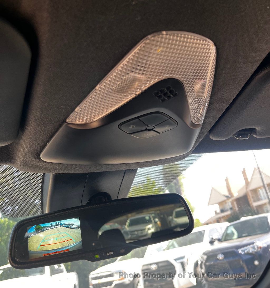 2018 Toyota C-HR XLE FWD - 23070211 - 17