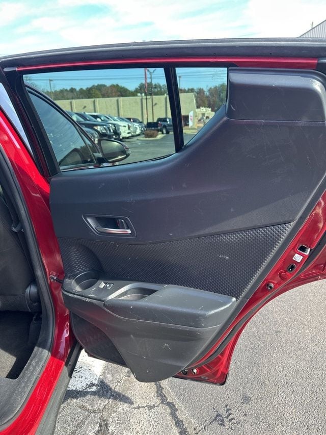 2018 Toyota C-HR XLE FWD - 22759729 - 16