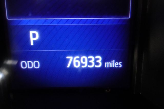 2018 Toyota C-HR XLE FWD - 22929521 - 18