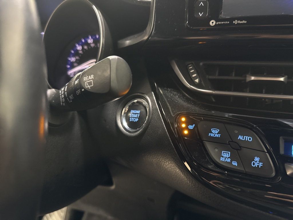 2018 Toyota C-HR XLE Premium FWD - 22981667 - 14