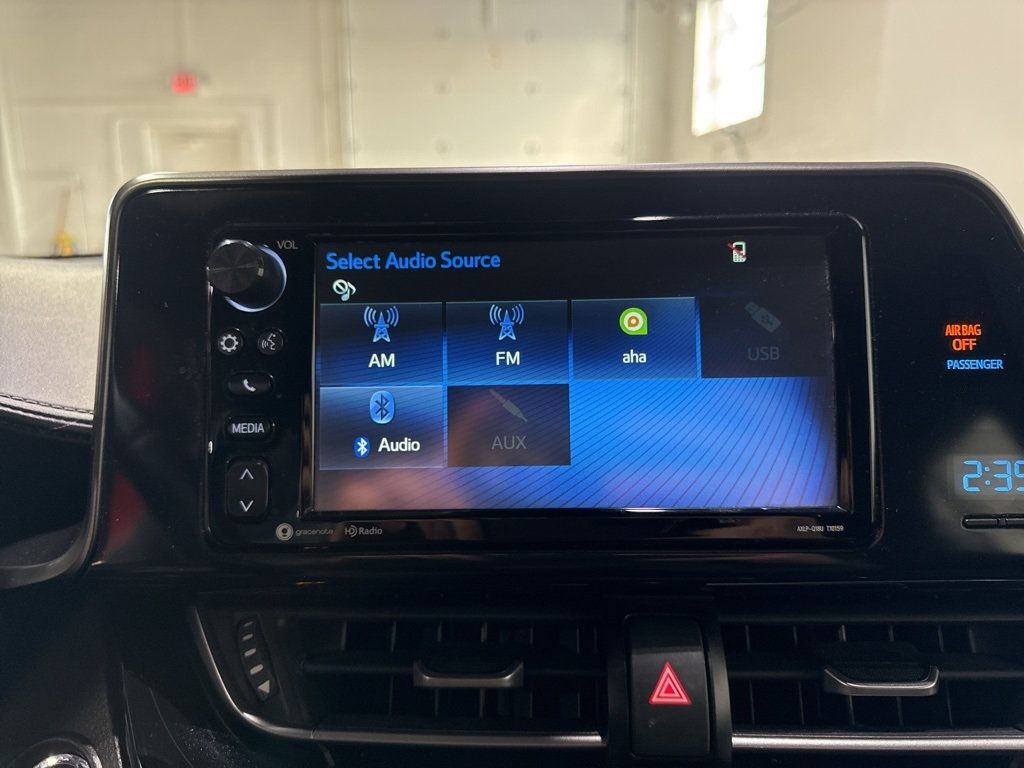 2018 Toyota C-HR XLE Premium FWD - 22981667 - 16