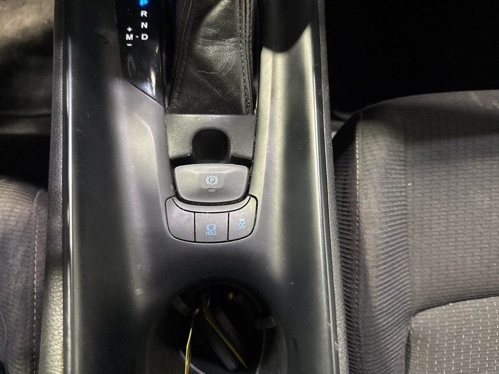 2018 Toyota C-HR XLE Premium FWD - 22981667 - 19