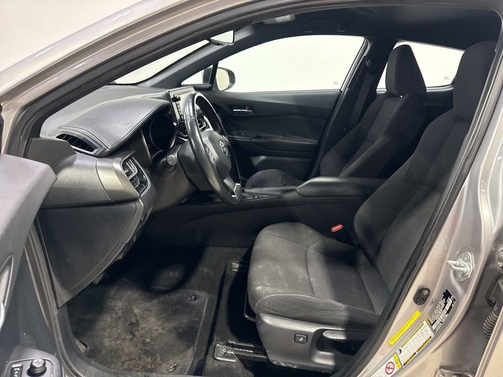 2018 Toyota C-HR XLE Premium FWD - 22981667 - 21