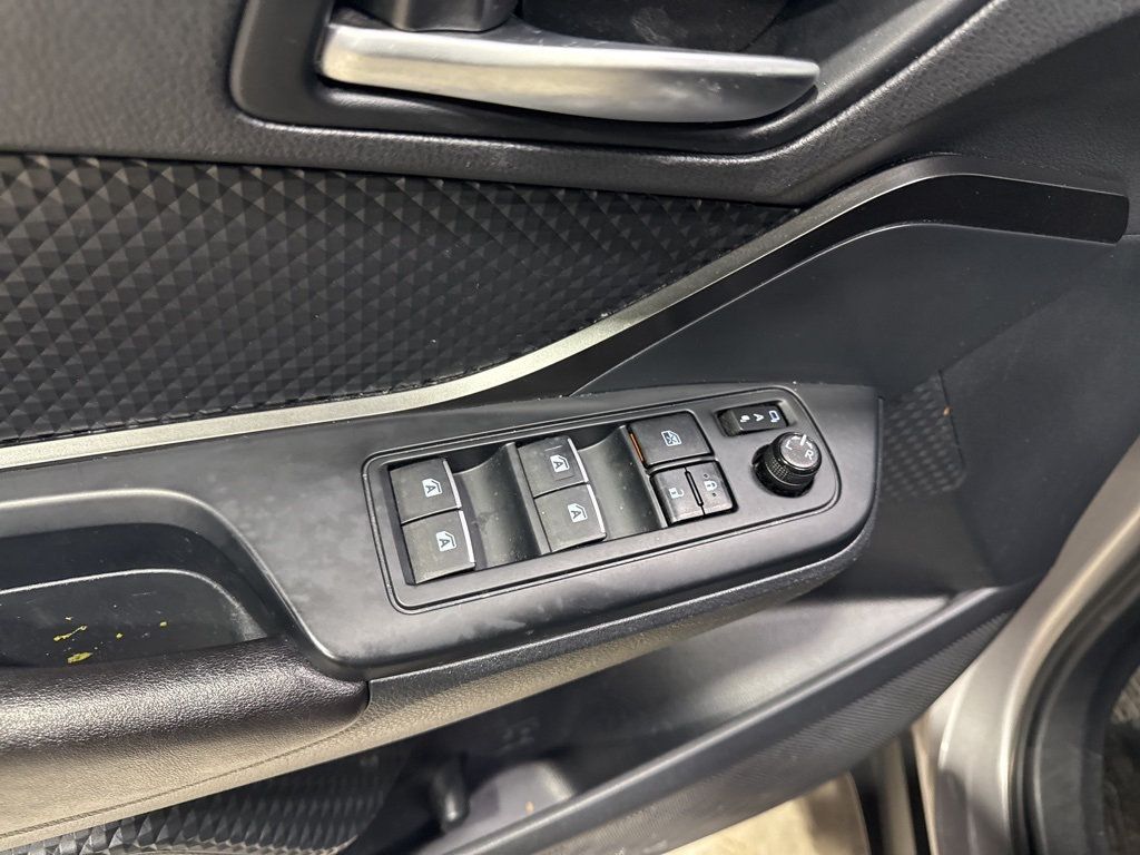 2018 Toyota C-HR XLE Premium FWD - 22981667 - 25