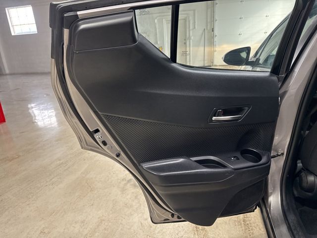 2018 Toyota C-HR XLE Premium FWD - 22981667 - 29