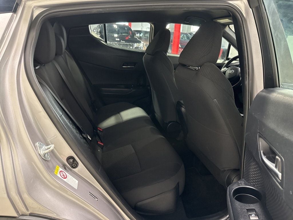 2018 Toyota C-HR XLE Premium FWD - 22981667 - 31