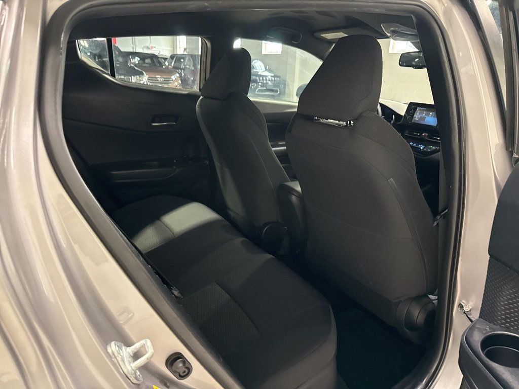 2018 Toyota C-HR XLE Premium FWD - 22981667 - 32