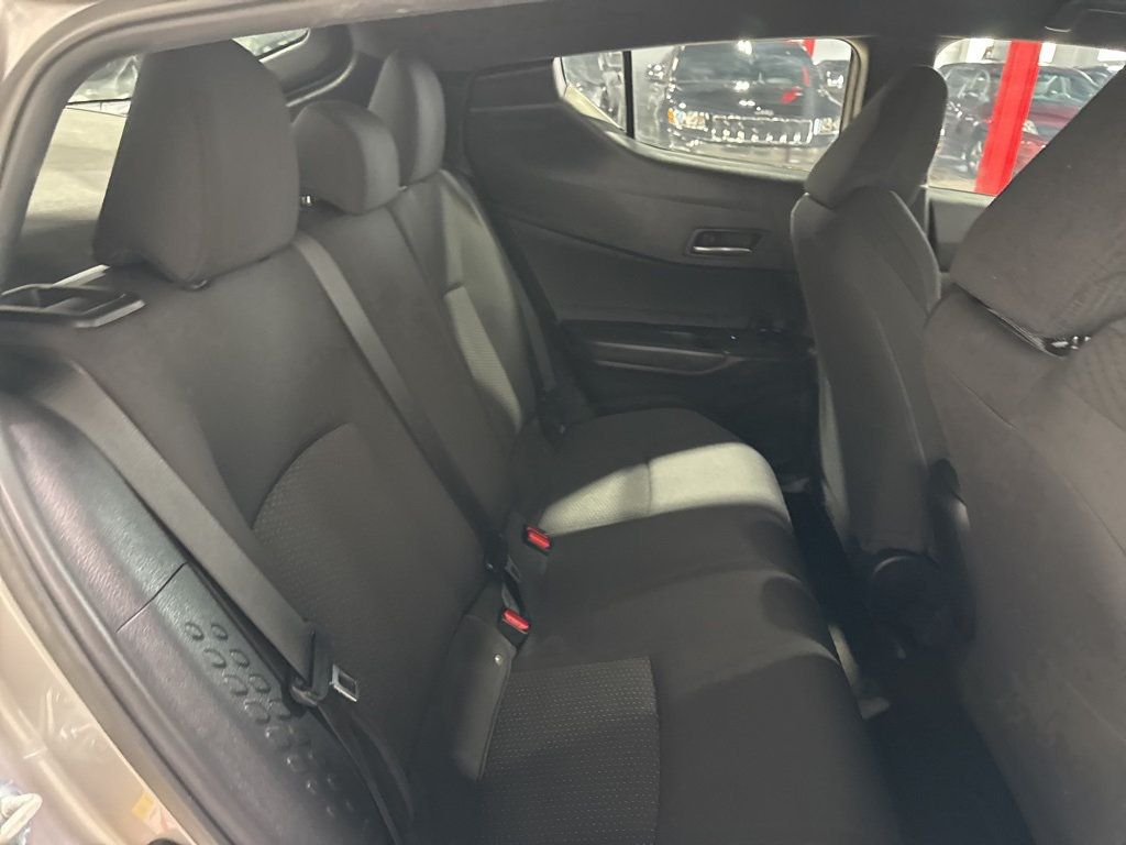 2018 Toyota C-HR XLE Premium FWD - 22981667 - 33