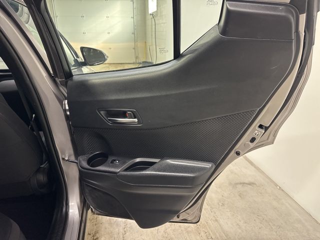 2018 Toyota C-HR XLE Premium FWD - 22981667 - 34