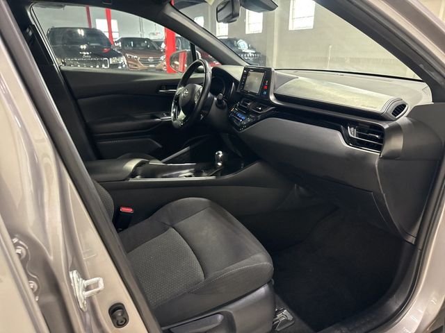 2018 Toyota C-HR XLE Premium FWD - 22981667 - 36