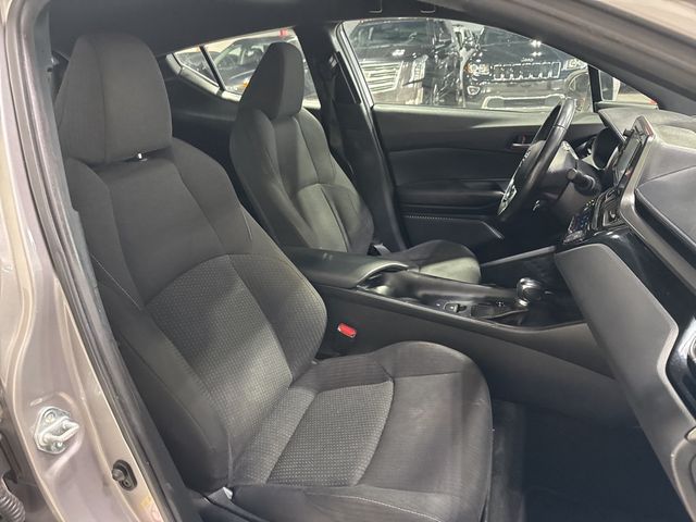 2018 Toyota C-HR XLE Premium FWD - 22981667 - 37