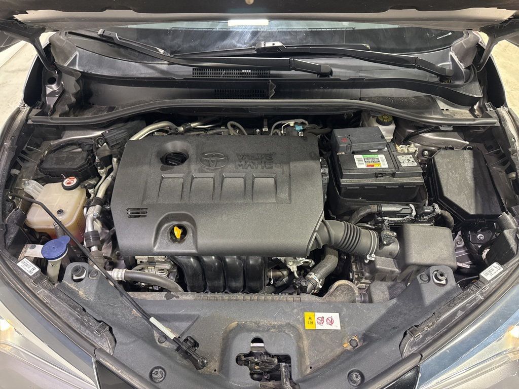 2018 Toyota C-HR XLE Premium FWD - 22981667 - 39