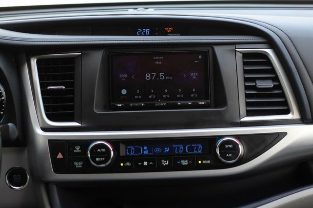 2018 Toyota Highlander AWD XLE W/ LEATHER, MOONROOF - 23042179 - 12