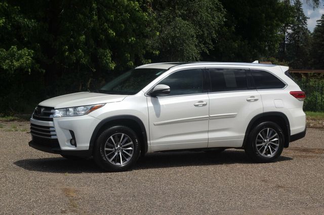 2018 Toyota Highlander AWD XLE W/ LEATHER, MOONROOF - 23042179 - 16