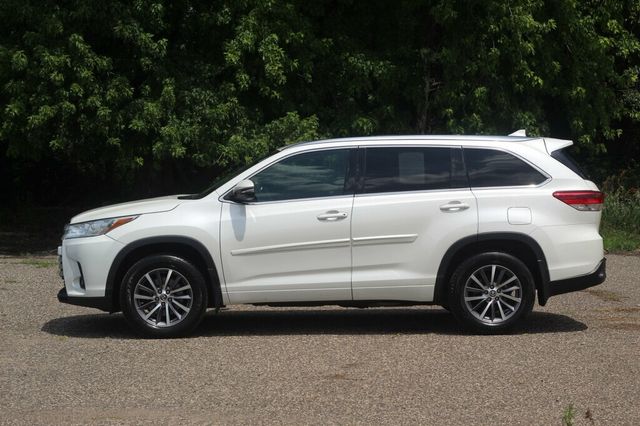 2018 Toyota Highlander AWD XLE W/ LEATHER, MOONROOF - 23042179 - 17