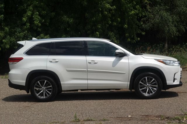 2018 Toyota Highlander AWD XLE W/ LEATHER, MOONROOF - 23042179 - 1