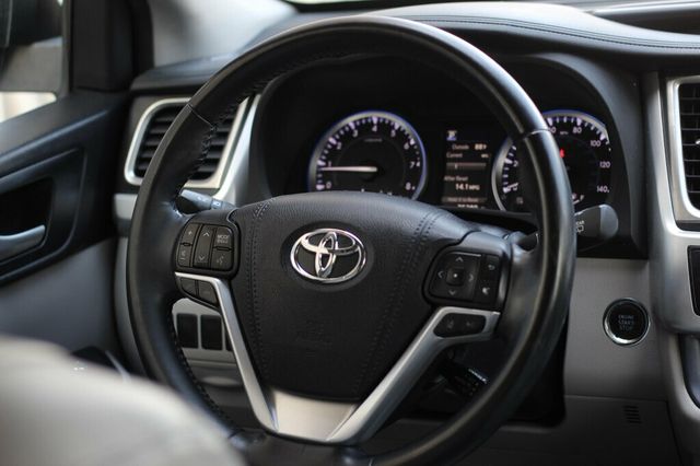 2018 Toyota Highlander AWD XLE W/ LEATHER, MOONROOF - 23042179 - 30