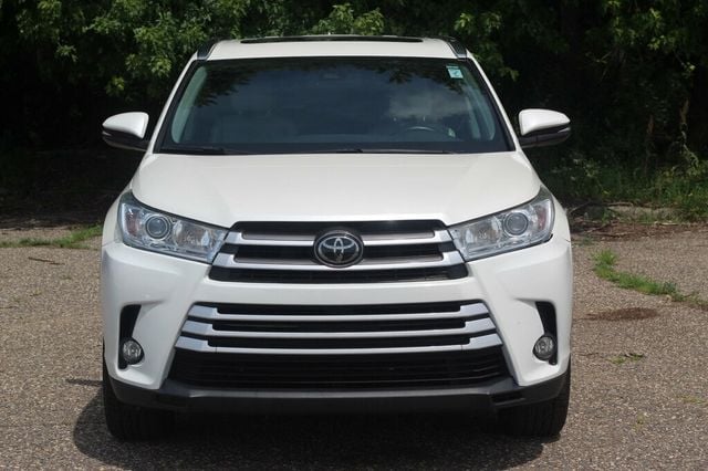 2018 Toyota Highlander AWD XLE W/ LEATHER, MOONROOF - 23042179 - 3