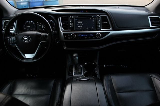 2018 Toyota Highlander AWD XLE W/ LEATHER, MOONROOF - 23047136 - 11