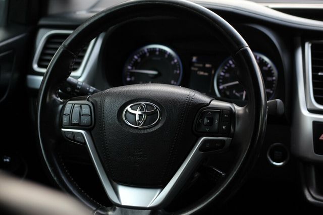 2018 Toyota Highlander AWD XLE W/ LEATHER, MOONROOF - 23047136 - 29