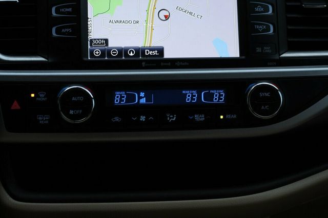 2018 Toyota Highlander AWD XLE W/ LEATHER POWER MOONROOF - 22949427 - 16