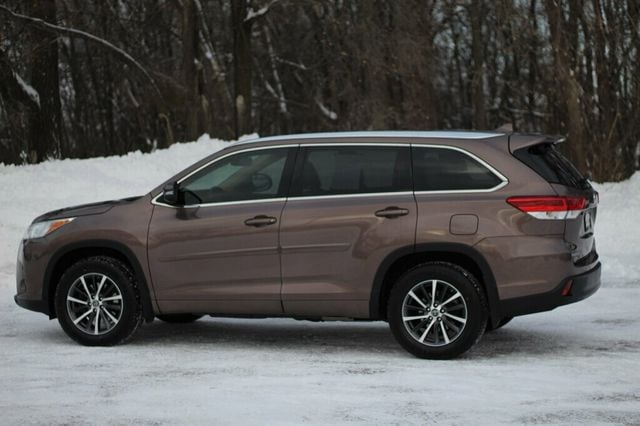 2018 Toyota Highlander AWD XLE W/ LEATHER POWER MOONROOF - 22949427 - 19