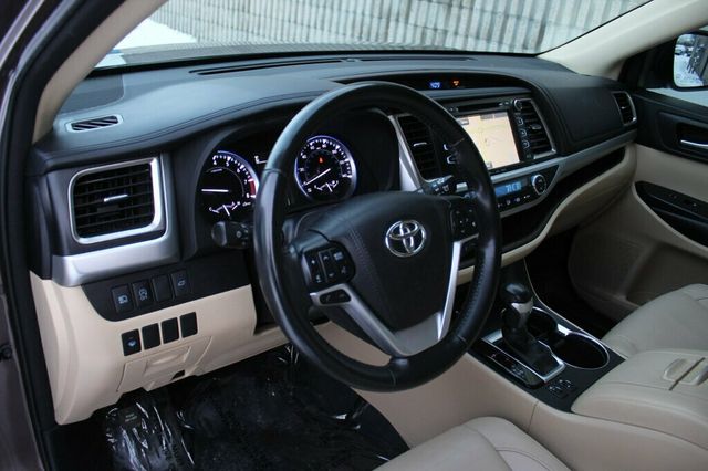 2018 Toyota Highlander AWD XLE W/ LEATHER POWER MOONROOF - 22949427 - 25