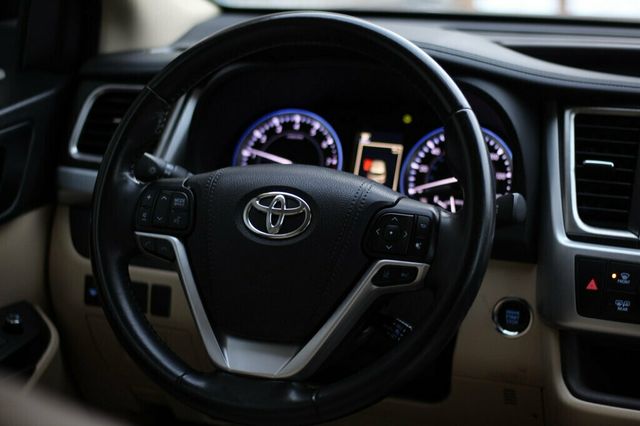 2018 Toyota Highlander AWD XLE W/ LEATHER POWER MOONROOF - 22949427 - 29