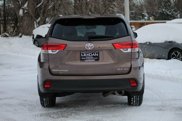 2018 Toyota Highlander AWD XLE W/ LEATHER POWER MOONROOF - 22949427 - 4