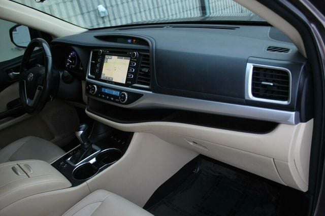 2018 Toyota Highlander AWD XLE W/ LEATHER POWER MOONROOF - 22949427 - 8