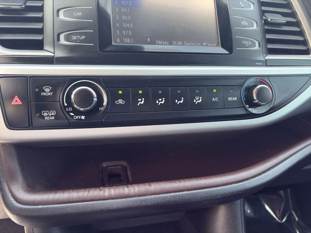 2018 Toyota Highlander LE I4 FWD - 22972212 - 12