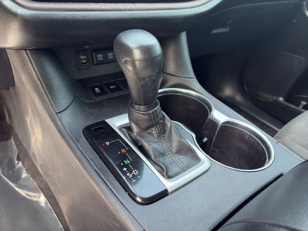 2018 Toyota Highlander LE I4 FWD - 22972212 - 14