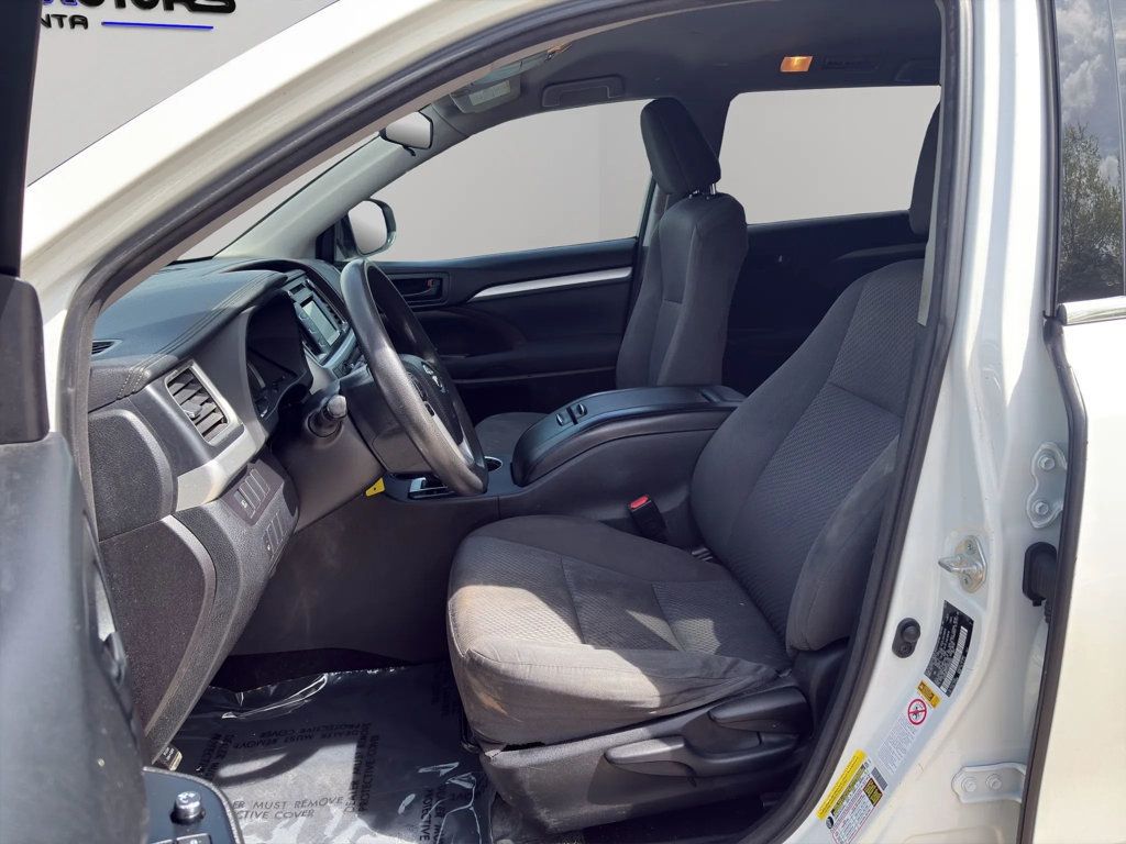 2018 Toyota Highlander LE I4 FWD - 22972212 - 15